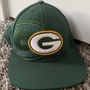 Green Bay Packers On-Field Reebok Flexfit Hat On-Field Size S/M Tonal Logo